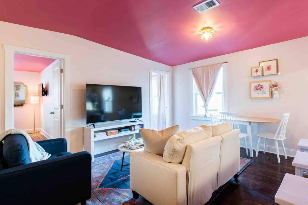Blush And Bashful Germantown Two Bedroom Apartment ลุยส์วิลล์ ภายนอก รูปภาพ